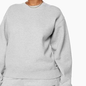 Aritizia Heather Chrome Cozy Fleece Perfecy Fit Sweatshirt